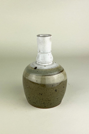 中里花子　Long Neck Vase