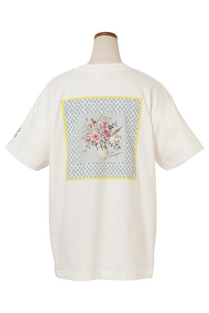 Flower Scarf Print Tシャツ