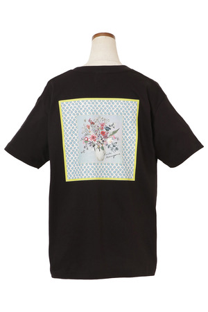 Flower Scarf Print Tシャツ