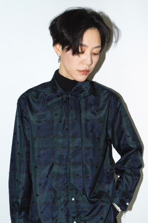 Trump Motif embroidery シャツ