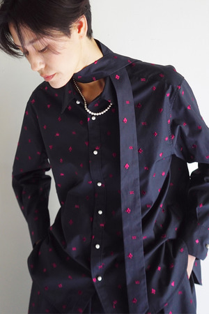 Trump Motif embroidery シャツ