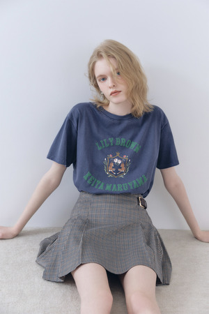 【LILY BROWN】Collaboration Emblem Graphic Tシャツ