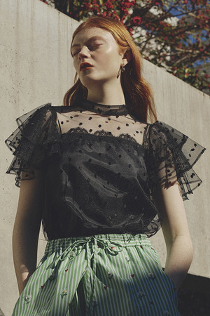 Dot Tulle Ruffle Sleeve ブラウス