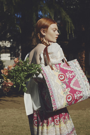 Floral Ethnic Border トートバッグ