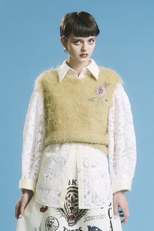 Embroidery Alpaca Knit ベスト
