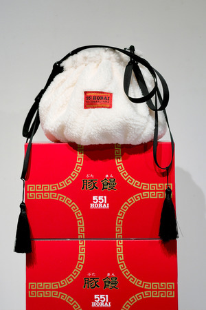 551 HORAI】Collaboration 豚饅巾着バッグ｜KEITAMARUYAMA OFFICIAL